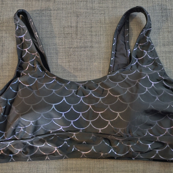 Torrid Black Metallic Mermaid Scale Bikini - size 2xl - Top Only - Picture 1 of 4